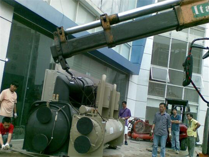 江油市随车吊和汽车吊的核心区别是什么？哪种更省钱？