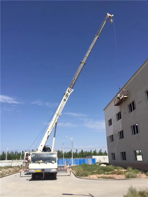 江油市“轻装强干”—— 吊车的 “轻量化臂架” 技术